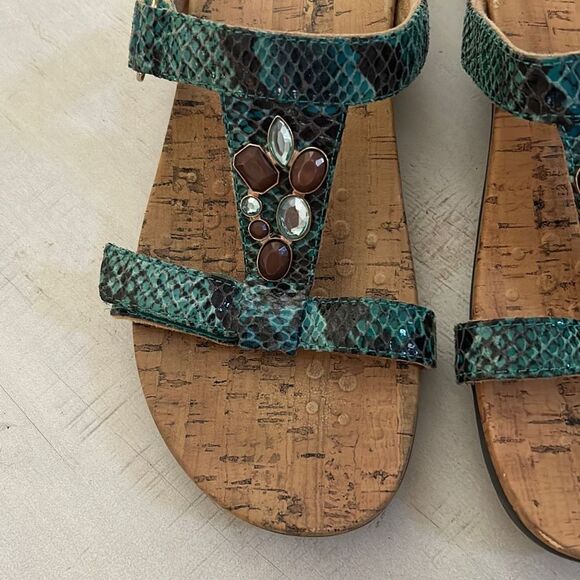 VIONIC Green Embellished Sandals - Picture 3 of 8